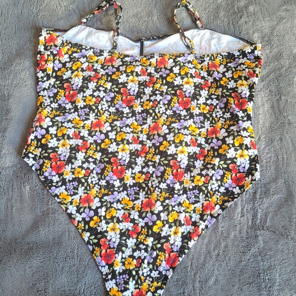 Floral 2XL bodysuit - Picture 2 of 4